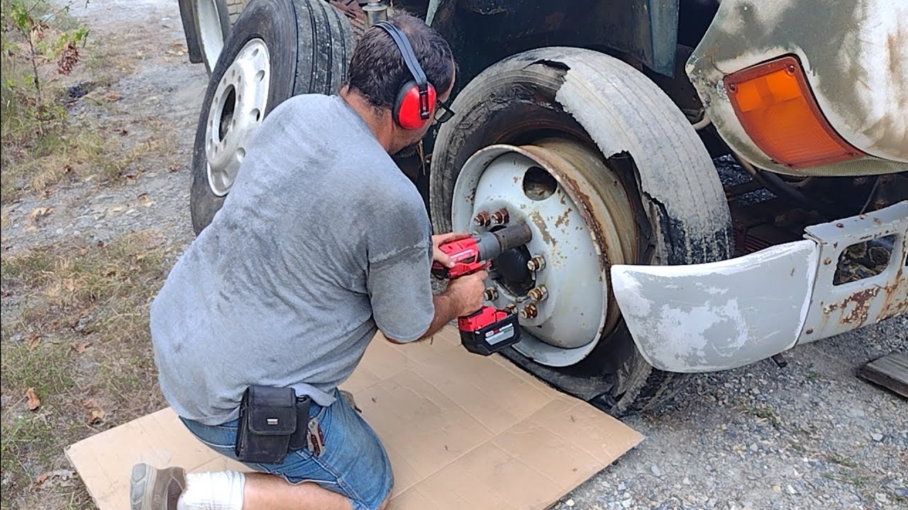 Milwaukee fuel M18 3/4 inch impact removing rusted big truck lug nuts