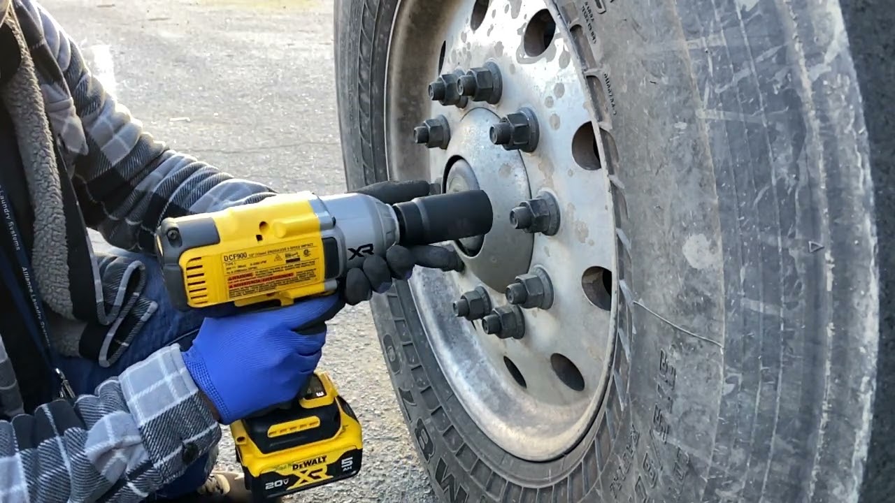 POWERFUL ! New Dewalt DCF900B 20v MAX 1/2 inch cordless impact wrench. Can’t believe it !Too strong