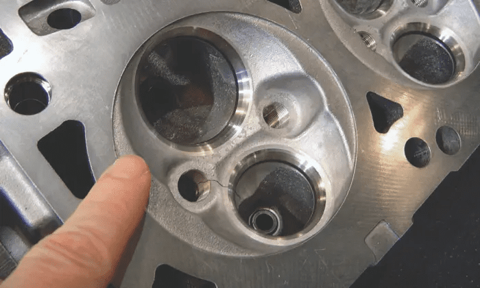animated engine cross section showing heat damage (warped head, cracked block). animated engine cross section showing heat damage (warped head, cracked block).