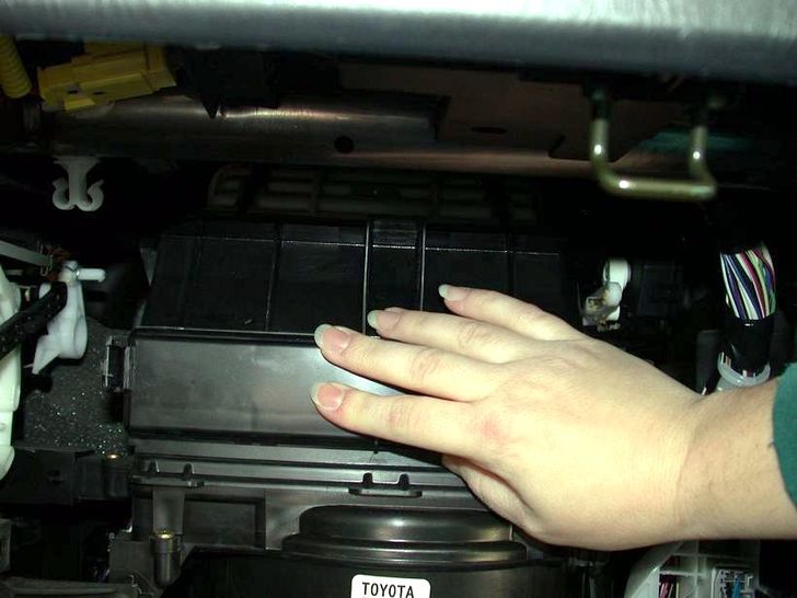 how to change the cabin air filter in a toyota step 8