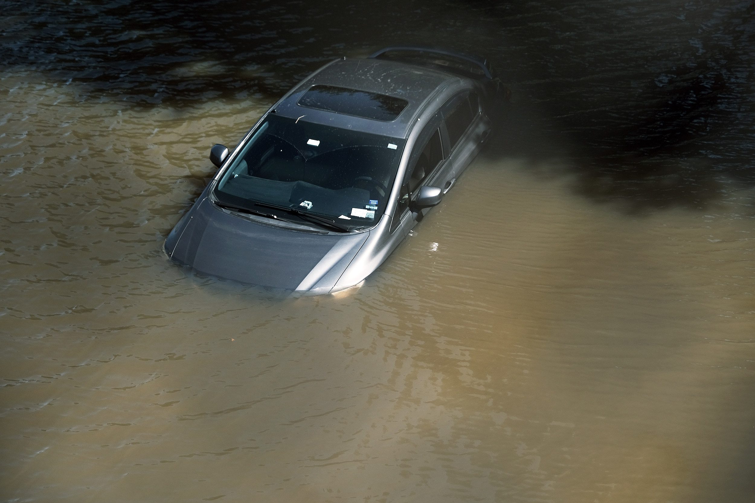 how to spot a flood damaged car (hidden signs)